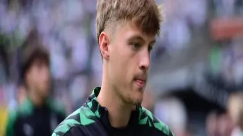 “邵佳一挥新拳，大刀阔斧换血潮！七大老将或成过去，五位新星蓄势待发，风云再起！”