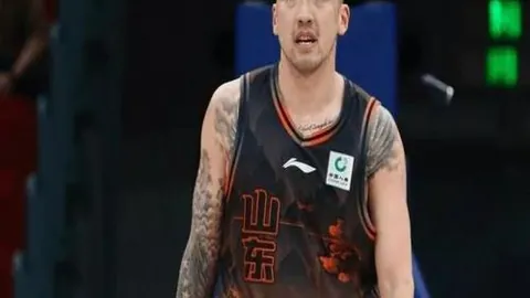 女友遭逼堕胎后速订婚，网友揭秘两年恋爱暗涌